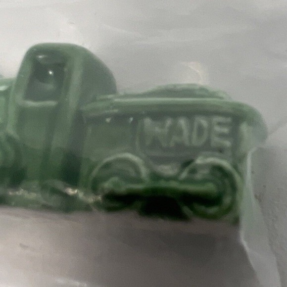 Wade Green Train Miniature Figurine Whimsies Collectible Locomotive - Picture 2 of 5